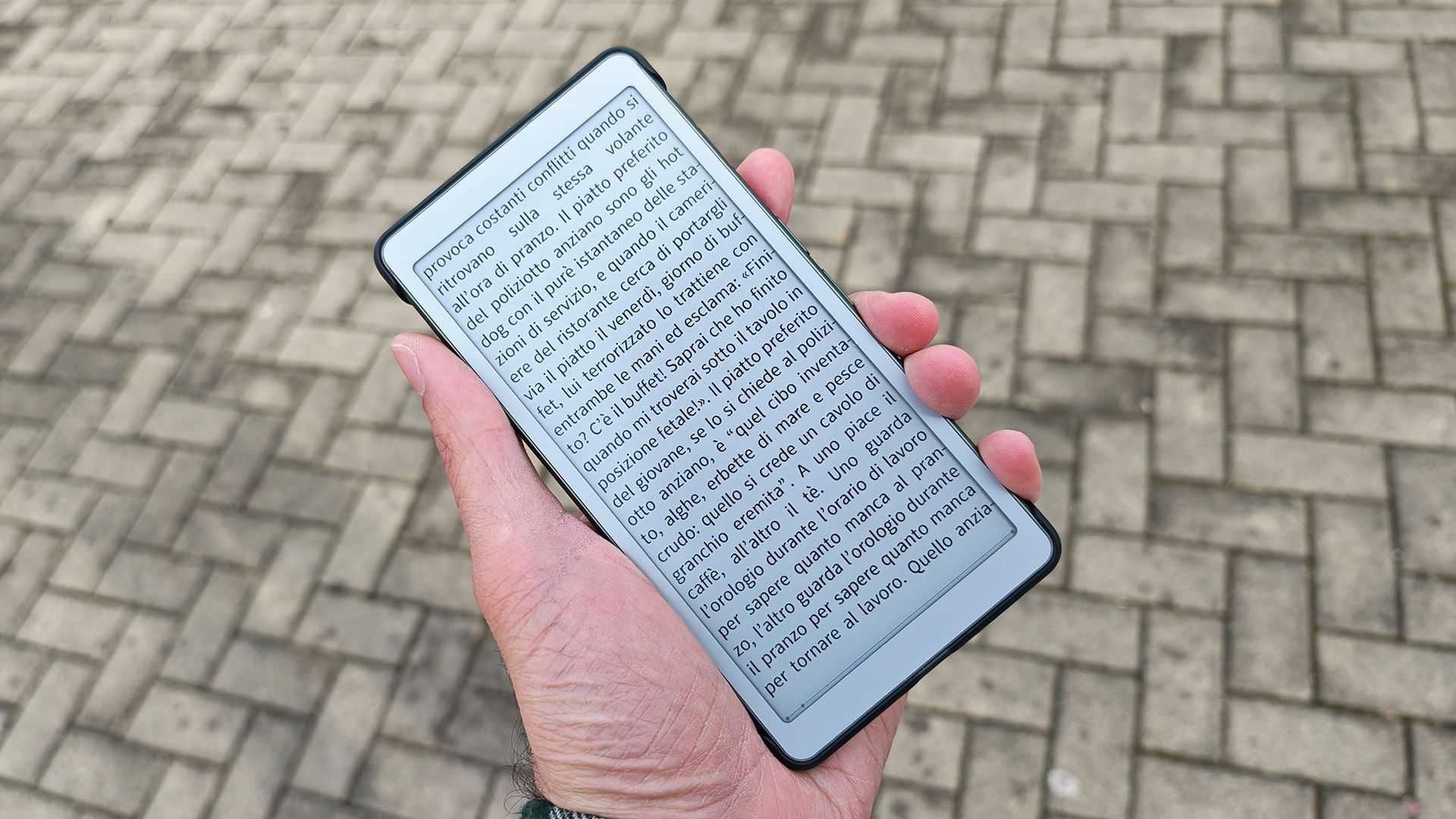 Questo lettore di ebook non è perfetto ma ha stravolto (in meglio) il mio modo di leggere