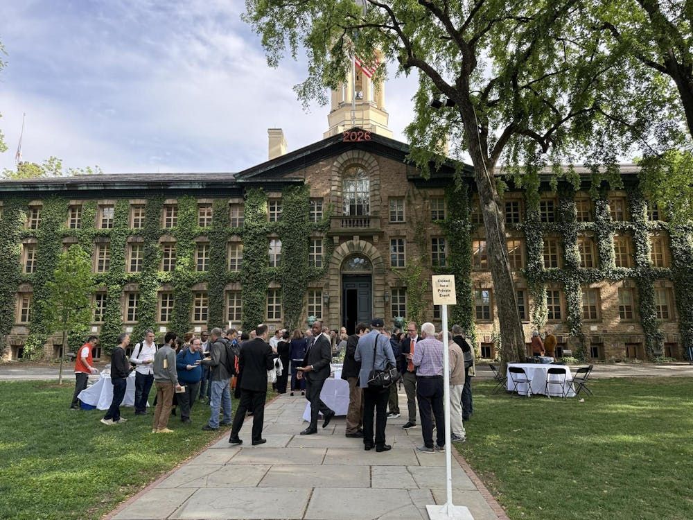 Princeton abbandona il patto d'onore e reintroduce i sorveglianti agli esami dopo 133 anni, per colpa dell'AI