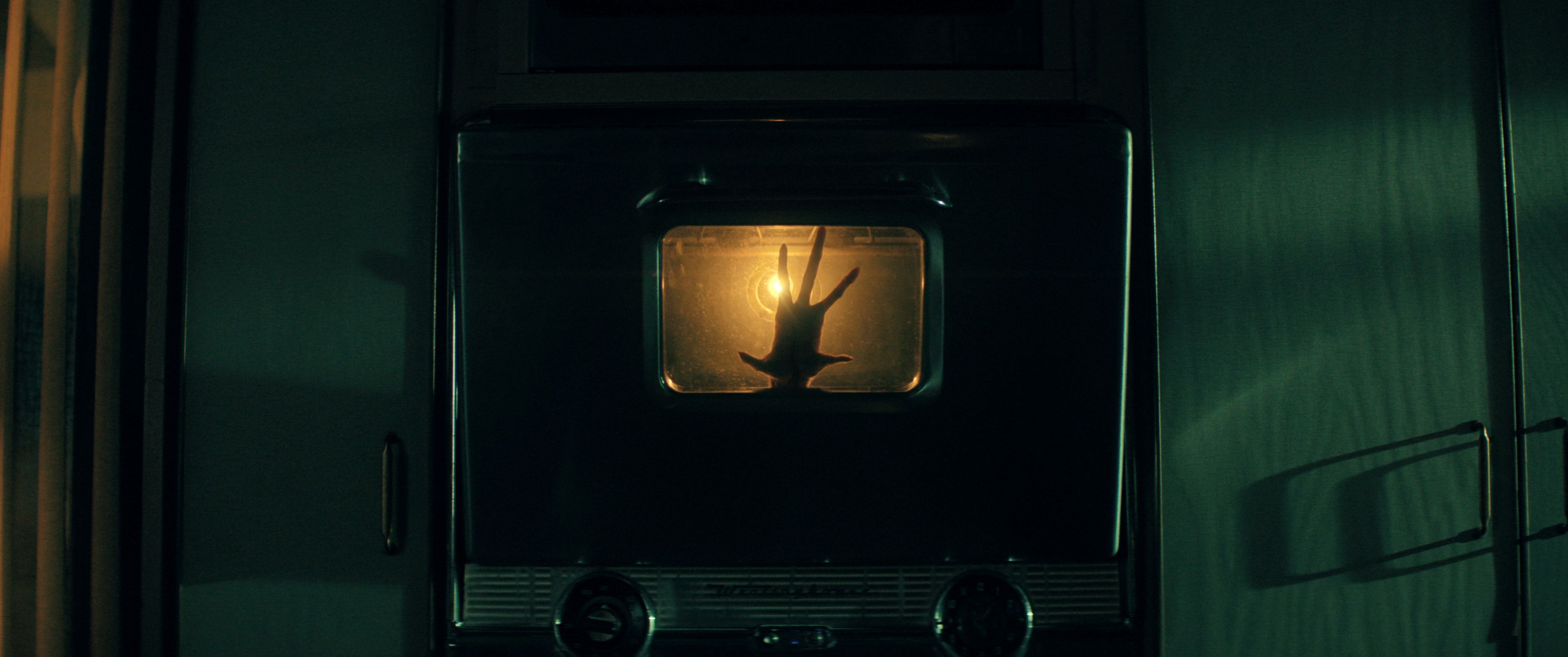 Una gruppo di vivaci vecchietti è l'anima di The Boroughs, la deliziosa miniserie sci-fi su Netflix disseminata di citazioni