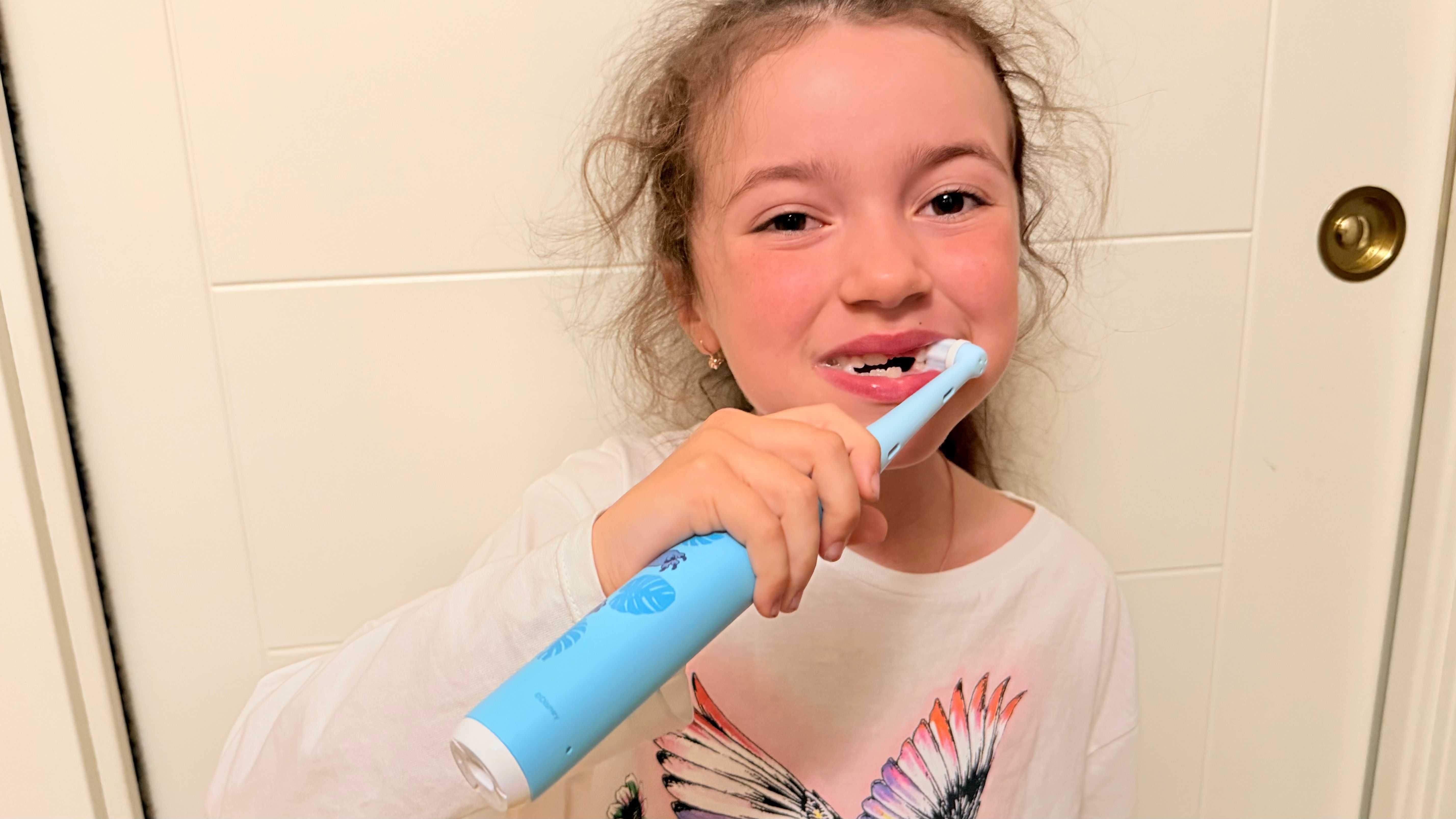 Lo spazzolino elettrico per bambini Oral-B iO Kids vuole rendere più coinvolgente lavarsi i denti